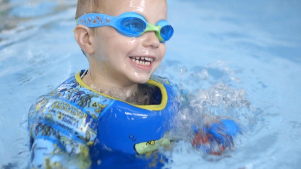 Building water confidence with the new water wings from Zoggs